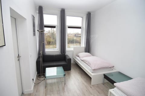 Bed, Photo of the whole room, Bedroom, young children, older children, Family