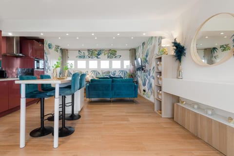 Living room, Dining area