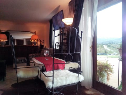 Dining area, Mountain view