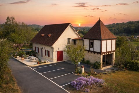 Property building, Garden, Parking, furniture