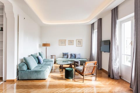 Living room, Seating area