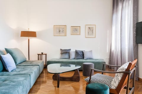 Living room, Seating area