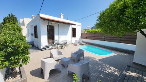 Seating area, Pool view, Swimming pool, sunbed