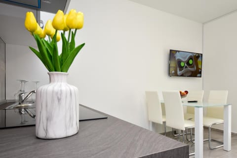 TV and multimedia, Dining area