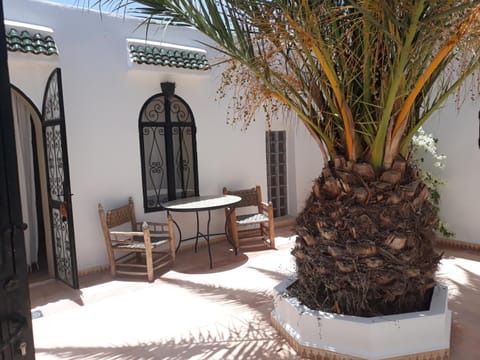 Property building, Patio, Facade/entrance