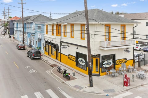 Restaurant/places to eat, Neighbourhood, Bird's eye view, Food, Street view, Alcoholic drinks, Non alcoholic drinks
