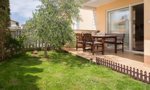 Property building, Garden, Balcony/Terrace