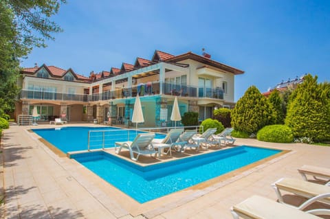 Property building, Swimming pool, Swimming pool