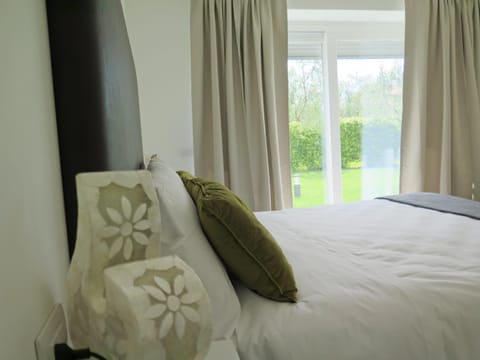 Bed, Photo of the whole room, Bedroom, Garden view