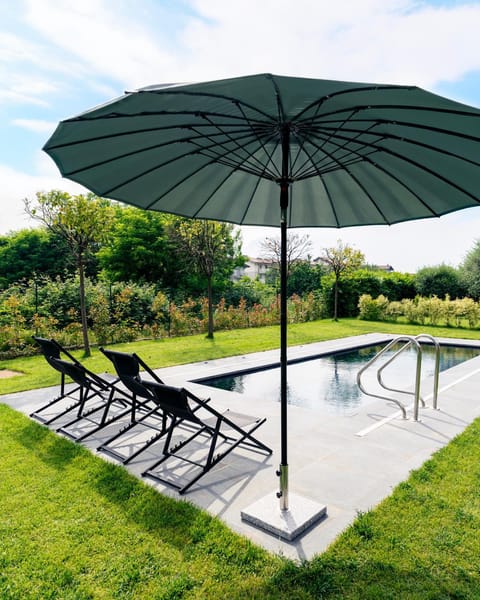 Swimming pool, sunbed, sunbed