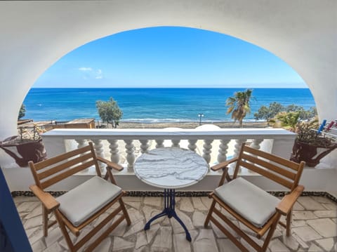 Day, View (from property/room), Seating area, Sea view