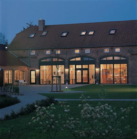 Property building, Restaurant/places to eat