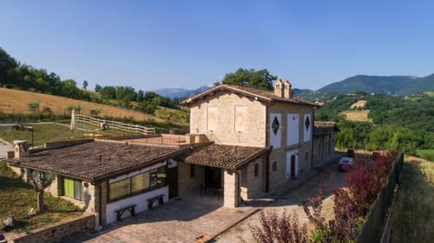 Azzurro di Vallepietra Country House in Marche