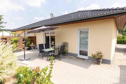 Property building, Patio, Facade/entrance, Garden view