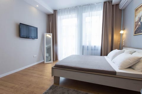 Bed, TV and multimedia, Photo of the whole room