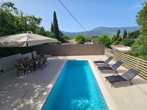 Dining area, Swimming pool, Swimming pool, sunbed