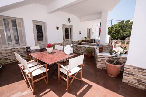 Naxian Harmony 300m from the beach House in Naxos