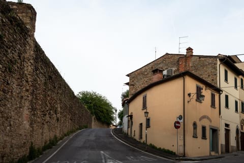 Property building, Neighbourhood