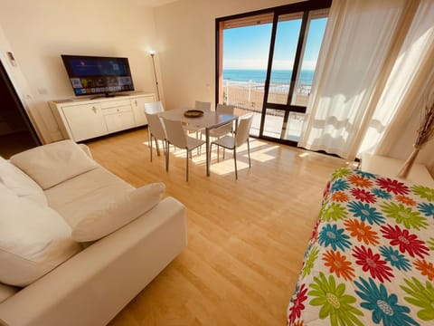 App4rent Augustus Sea View - Family House - wifi&parking - 3 rooms Apartment in Lido di Jesolo