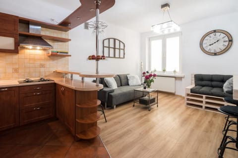 Kitchen or kitchenette, Living room, Seating area, Dining area