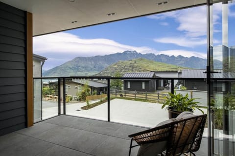Property building, Patio, Natural landscape, View (from property/room), Balcony/Terrace, Mountain view