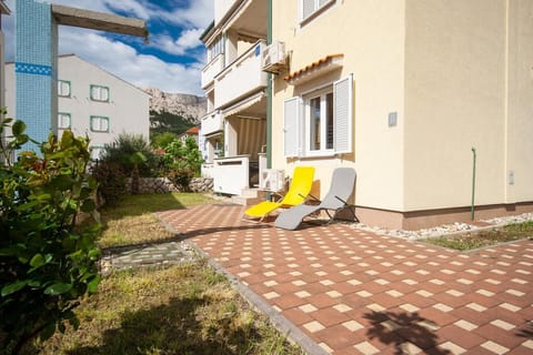 Facade/entrance, Balcony/Terrace