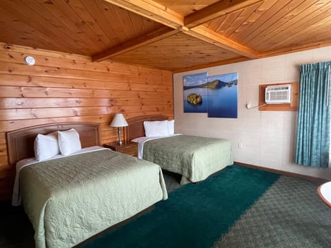 View (from property/room), Decorative detail, Bedroom, Lake view, Landmark view, Mountain view, Pool view