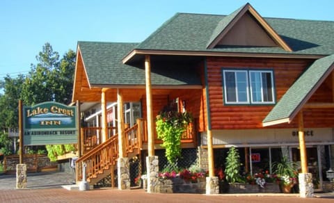 Facade/entrance, Day, Summer, Decorative detail, On site, Landmark view, Street view