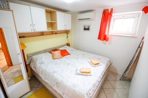 Bed, Photo of the whole room, Bedroom, bunk bed, towels, air conditioner