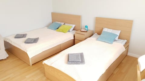 Staff, Bed, Activities, Photo of the whole room, Bedroom, Family