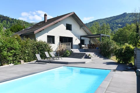 Property building, Natural landscape, Garden, Garden view, Mountain view, Pool view, Swimming pool, sunbed