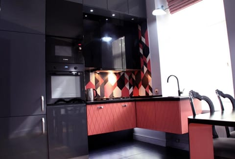 Kitchen or kitchenette, Seating area, City view, locker, minibar, pet friendly, stove, sunbed, towels