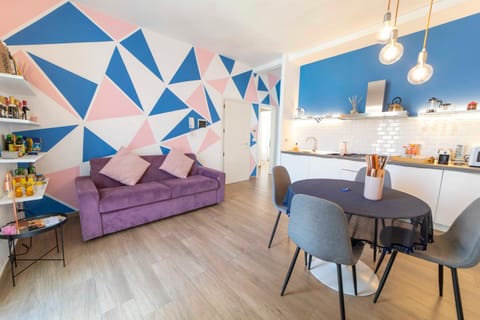 Kitchen or kitchenette, Living room, Seating area, dishwasher, locker, minibar, stove, kitchen