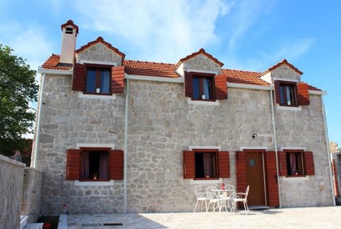 Property building, Day