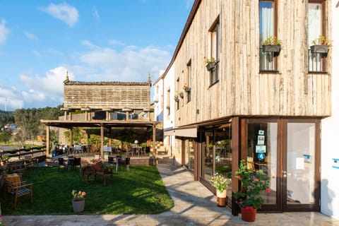Facade/entrance, Garden, Balcony/Terrace