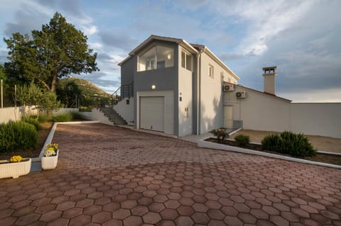 Property building, Parking