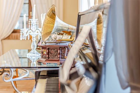 Chateau La Siroque Villa in Tuscany