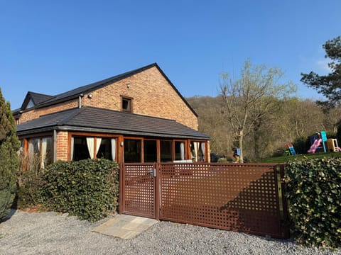 Villa Agni House in Wallonia, Belgium