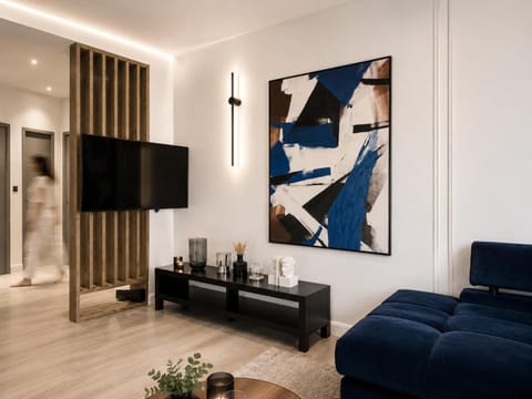 TV and multimedia, Living room, Seating area, Evening entertainment