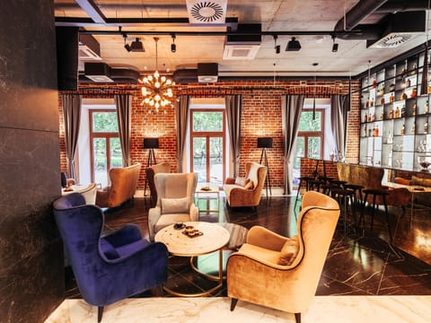 Restaurant/places to eat, Lounge or bar