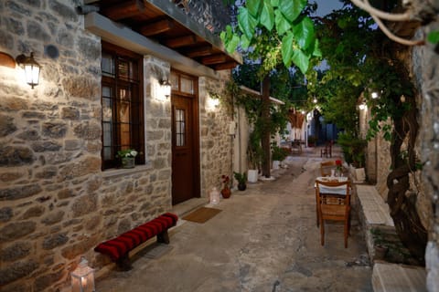 Property building, Patio, Facade/entrance, Other, Street view
