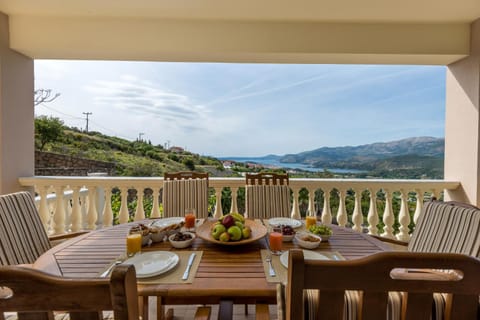 Balcony/Terrace, Mountain view