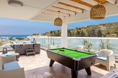 Patio, Communal lounge/ TV room, Day, Natural landscape, Billiard, Hot Tub, View (from property/room), Balcony/Terrace, Balcony/Terrace, Living room, Seating area, Evening entertainment, Lake view, River view, Sea view