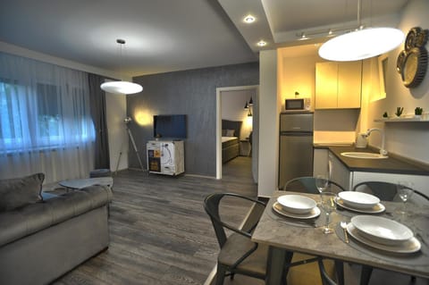 Coffee/tea facilities, Kitchen or kitchenette, Living room, Seating area, Dining area, pet friendly, stove