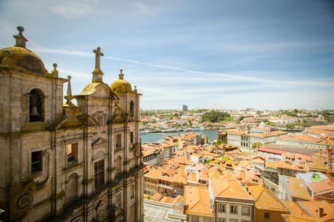 Nearby landmark, Neighbourhood, City view, Landmark view, River view, Street view