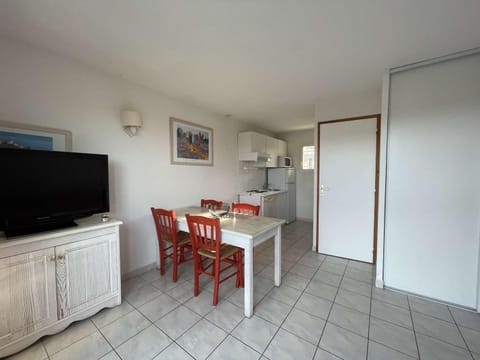 Maison Duplex avec Piscines à Salavas - 6 Personnes, Animaux Admis, Parking, Terrasse et WiFi - FR-1-382-136 House in Vallon-Pont-d'Arc