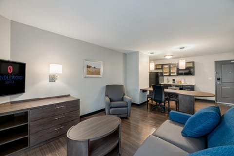 TV and multimedia, Kitchen or kitchenette, Living room, Seating area