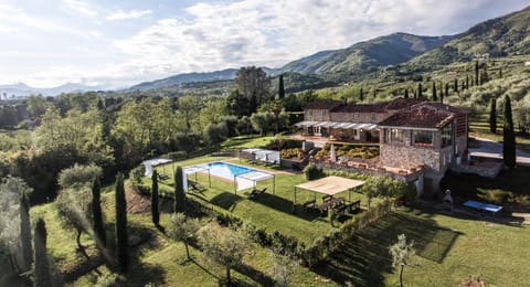 Property building, Day, Natural landscape, Garden, Swimming pool
