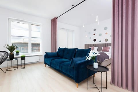 Bed, Seating area