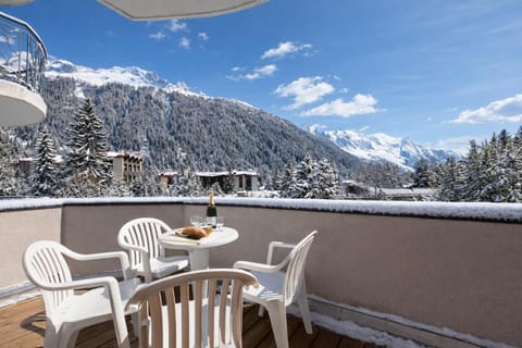 Balcony/Terrace, Mountain view